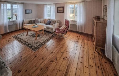 Hultsfred Maison | Beautiful Home In Vena With Wifi
