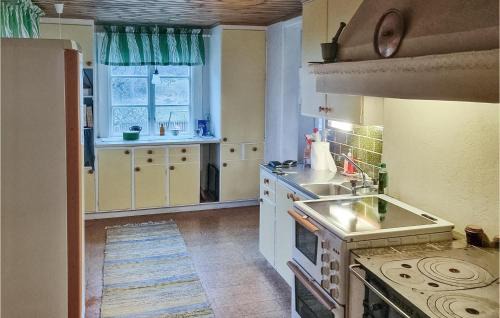 Hultsfred Maison | Beautiful Home In Vena With Wifi