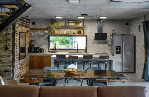 Petrinja Maison | Beautiful home in Vurot with WiFi