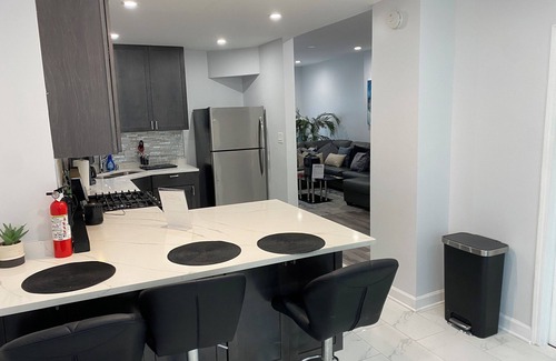 Burnside Maison | Beautiful home near WhiteSox Stadium and Downtown Chicago.