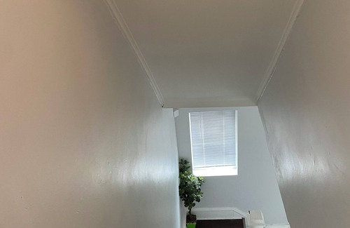Burnside Maison | Beautiful home near WhiteSox Stadium and Downtown Chicago.