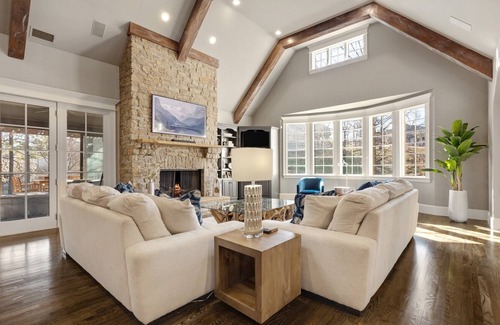 Jenks Maison | Book your stay for 2022 PGA Championship! 5500 sq ft/gated community/pool/ht