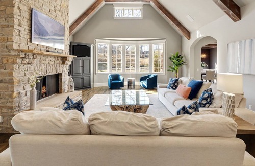 Jenks Maison | Book your stay for 2022 PGA Championship! 5500 sq ft/gated community/pool/ht