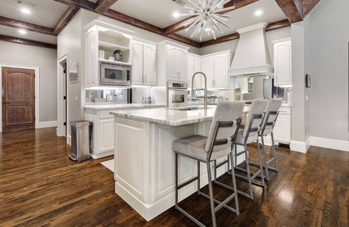 Jenks Maison | Book your stay for 2022 PGA Championship! 5500 sq ft/gated community/pool/ht