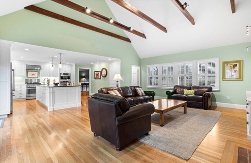 Concord Maison | Beautiful home on cul-de-sac 1 mile from Concord Center for 250th Anniversary