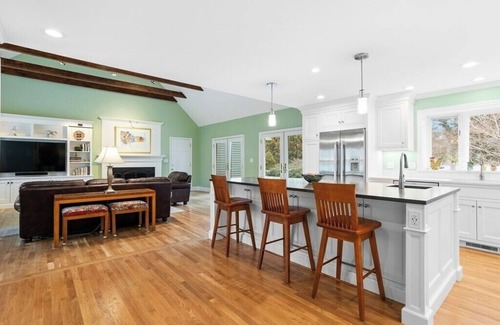 Concord Maison | Beautiful home on cul-de-sac 1 mile from Concord Center for 250th Anniversary