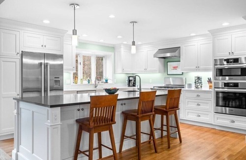 Concord Maison | Beautiful home on cul-de-sac 1 mile from Concord Center for 250th Anniversary