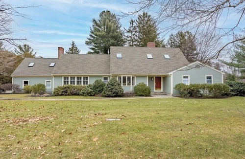 Concord Maison | Beautiful home on cul-de-sac 1 mile from Concord Center for 250th Anniversary
