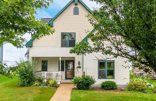 Butte Des Morts Maison | Beautiful home on Lake Butte des Morts for the 2025 NFL Draft or EAA Convention