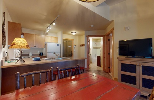East Village at Copper Copropriété | Beautiful Home w/ Free WiFi plus a Shared Billiard Room & Hot Tub