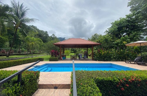 Ojochal Maison | Nouveau sur le marché locatif! Beautiful Home: New Rancho, Mntn View, Pool, Bonus Casita
