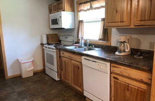 Lansing Maison | Beautiful Home with 9 Bedrooms, 7 bathrooms, 2 Cabins, 18 Hole Disc Golf Course