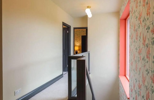 Royston Maison | Beautiful home with hot tub near Cambridge