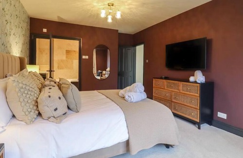 Royston Maison | Beautiful home with hot tub near Cambridge