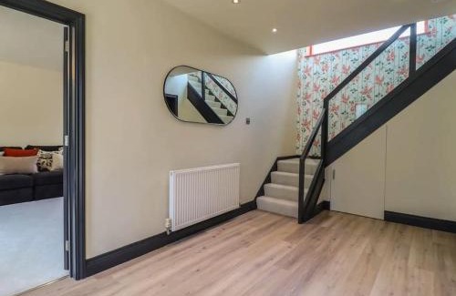 Royston Maison | Beautiful home with hot tub near Cambridge