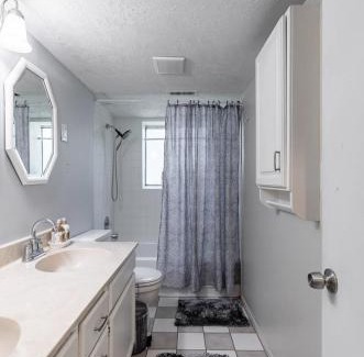Sandy Maison | Beautiful Home with Mountain Views