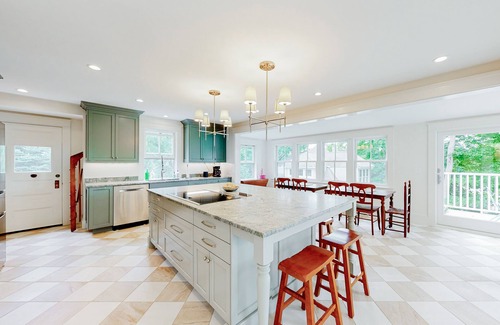 Wiscasset Maison | Beautiful home with Ping-Pong, fast WiFi & W/D - walk to dining