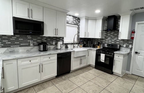 Paradise Maison | Beautiful home with free parking
