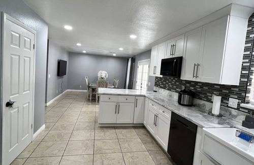 Paradise Maison | Beautiful home with free parking
