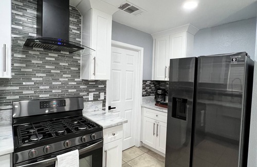 Paradise Maison | Beautiful home with free parking