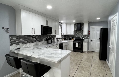 Paradise Maison | Beautiful home with free parking