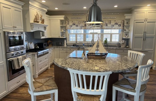 Town of Southold Town Maison | Beautiful home within walking distance to beach