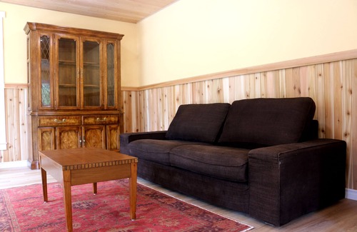 Lumby Maison | Beautiful house with private lake and ultimate privacy - Hideaway Chalet