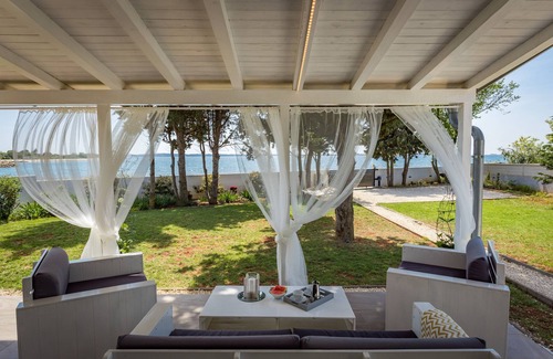 Peroj Villa | Belle maison à 20 mètres de la mer, Wi-Fi gratuit