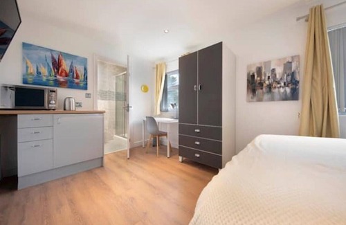 Everton Villa | Beautiful House 6 en-suite rooms close to Stadium!