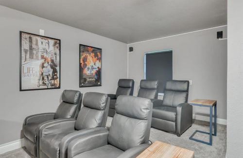 Dallas Maison | Beautiful House for BIG Groups with a Cinema Room