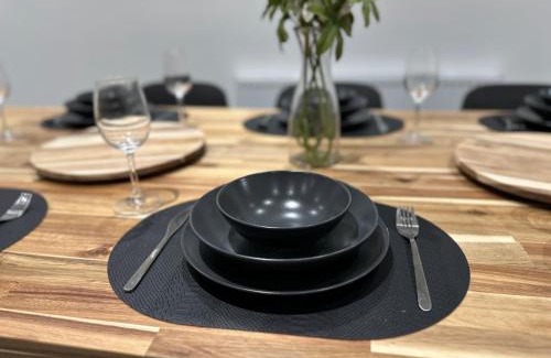 Eastbrook Maison | Beautiful House Sleeps 10 Guests, London, Near Eastbrook Film studios, Great Value for Families and Groups