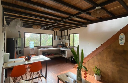 Garabito Chalet De Ski | Beautiful house, surrounded by nature in Turrubares, suitable for HomeOffice.