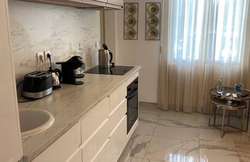 Saran Maison | Beautiful house with heated pool and jacuzzi 10 minutes from downtown