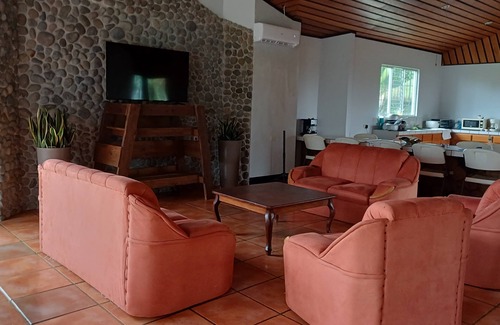 Pital Maison | Beautiful house with pool and wet bar in Quinta La Loma