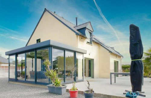 Epiniac Maison | Beautiful house with terrace and garden
