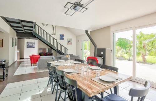 Epiniac Maison | Beautiful house with terrace and garden