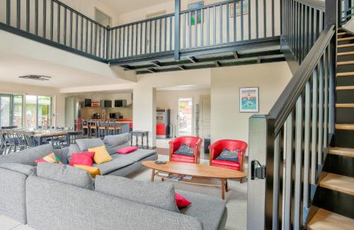 Epiniac Maison | Beautiful house with terrace and garden