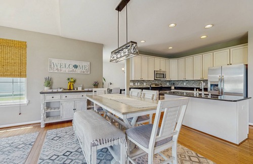 Millsboro Maison | Beautiful house with shared pool, gym, and tennis courts - near beaches
