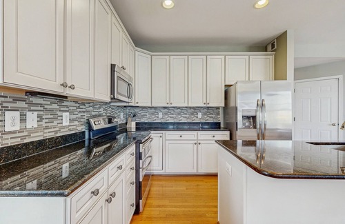 Millsboro Maison | Beautiful house with shared pool, gym, and tennis courts - near beaches