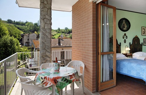 San Matteo Appartement | Magnifique "appartement Iris" dans le Piémont, avec piscine, jardin et sauna communs