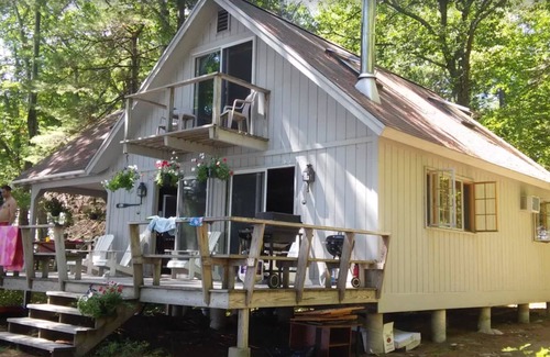 Barndoor Island Maison | Beautiful Island Lake House