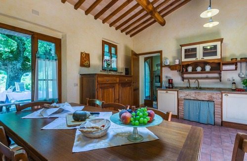 Collalto Maison | Bel appartement dans une maison de vacances avec climatisation, piscine privée, WIFI, TV et patio