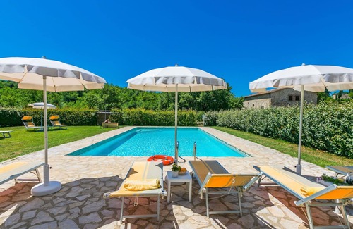 Collalto Maison | Bel appartement dans une maison de vacances avec climatisation, piscine privée, WIFI, TV et patio