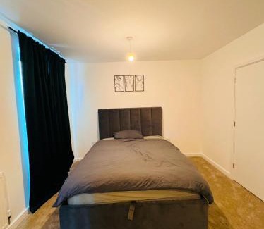 South Hornchurch Maison | Beautiful King Sized En-suite Room - Anderson Home