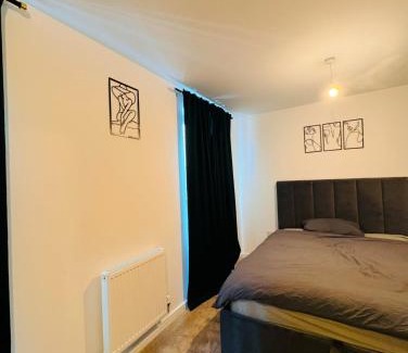 South Hornchurch Maison | Beautiful King Sized En-suite Room - Anderson Home