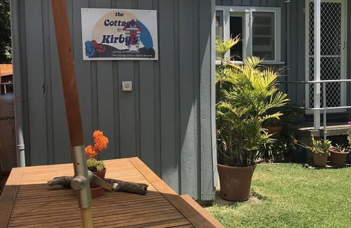 Berrara Cottage | Juste en face de la magnifique plage de Kirbys!
