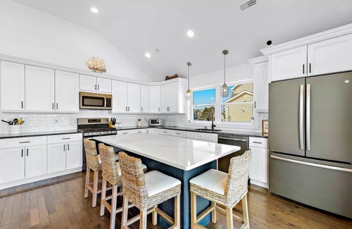 Beach Haven West Maison | Beautiful lagoon front home! Heated inground pool. Only minutes to LBI beaches.