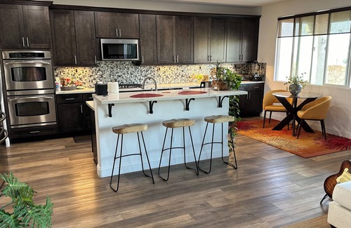 Lake Elsinore Maison | Beautiful lake and mtn views and close to Temecula wineries.