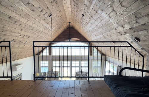Sheffield Maison | Beautiful Lakefront Home on Indian Lake