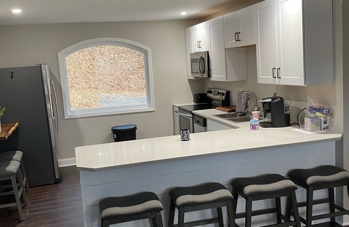 Town of Catharine Maison | Beautiful Lake House in the middle of everything!